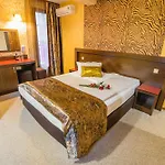 Eleganza Family Hotel - Free Parking