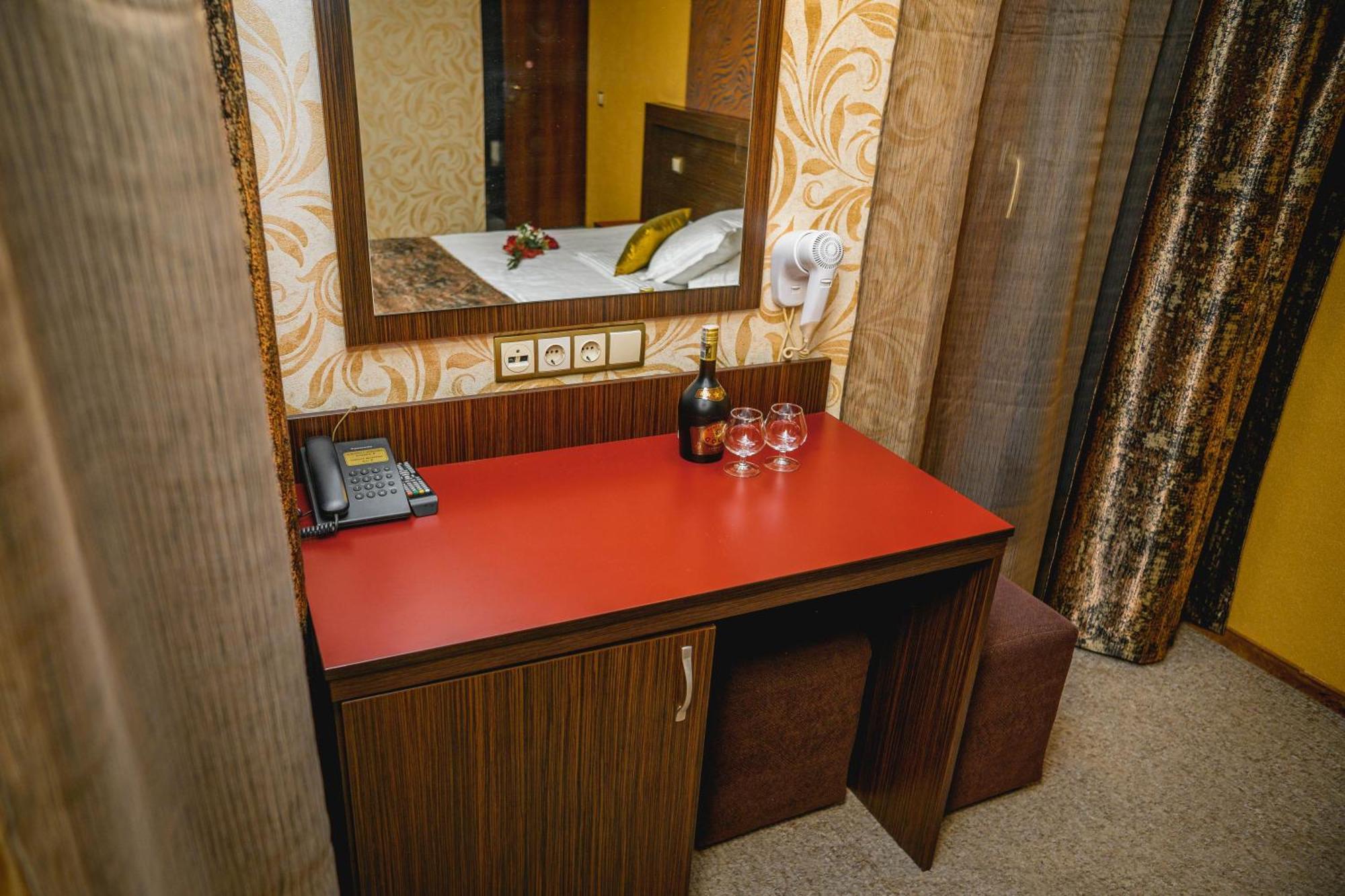 Hotel Eleganza Family - Free Parking Sofia